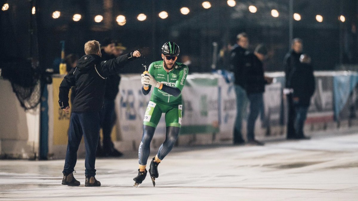 Marathon cup 9 vanavond in Tilburg. Nog ff snel een slokje dan maar.#lekkersturen