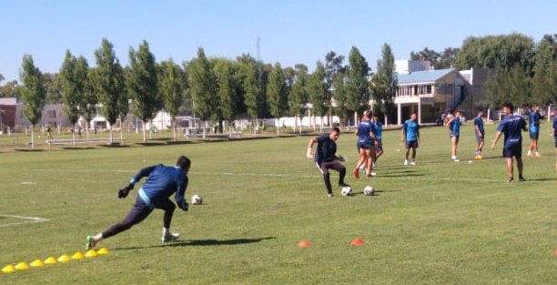 Otro jugador que deja San Telmo: Jonatan Benedetti. Se suma a Leo Incorvaia. El plantel sigue con la pretemporada a las órdenes de Fabián en el predio del SECLA en Florencio Varela. Ojo porque puede venirse una noticia bomba en cualquier momento. #SoyDeTelmo