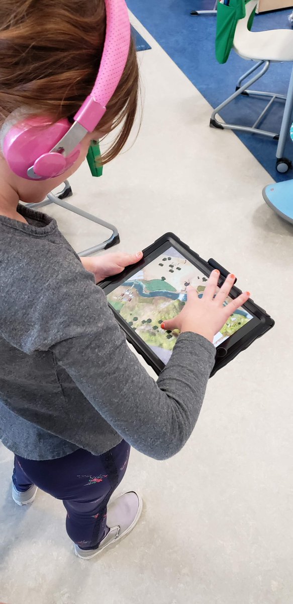 MissCoulouris's tweet photo. Using the @wwf Free Rivers app, Ss used virtual reality to understand rivers' impact on the humans and wildlife that depend on it to survive. https://t.co/PfnKWw9niv