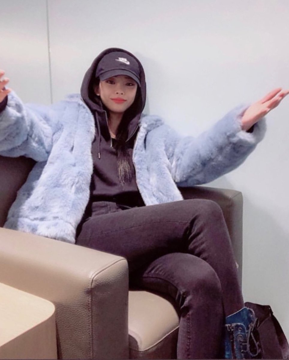 apoc_seoul's tweet photo. Lovely fur-jacket.💕
_
SKY-BLUE.
[LAST RESTOCK.]
🔜11.JAN.2019💫
_
#APOC #APIECEOFCAKE #SEOUL
#2018fw #holiday #capsule #collection https://t.co/8mE4WCu7U0
