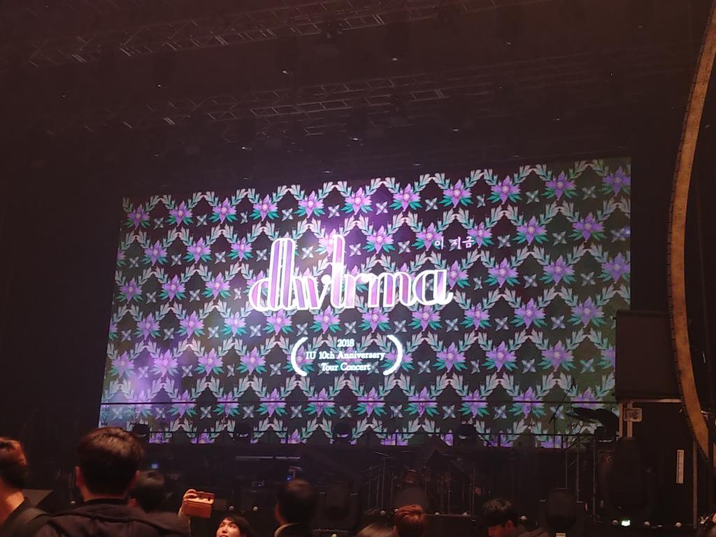 Koreaboo's tweet photo. IU really is the top solo artist of our generation ❤🎶🎤 Her live vocals and stage presence are unmatched and her love for Uaena and the IU team is unrivaled 🌟👑 Thank you for the wonderful show! @_IUofficial. @lily199iu https://t.co/c3x8wRcxeh
