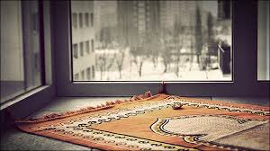 بعيداً عن فلسفات علم النفس .. 
لا أحد يستطيع الحصول على السعادة وهو لا يصلي ،،