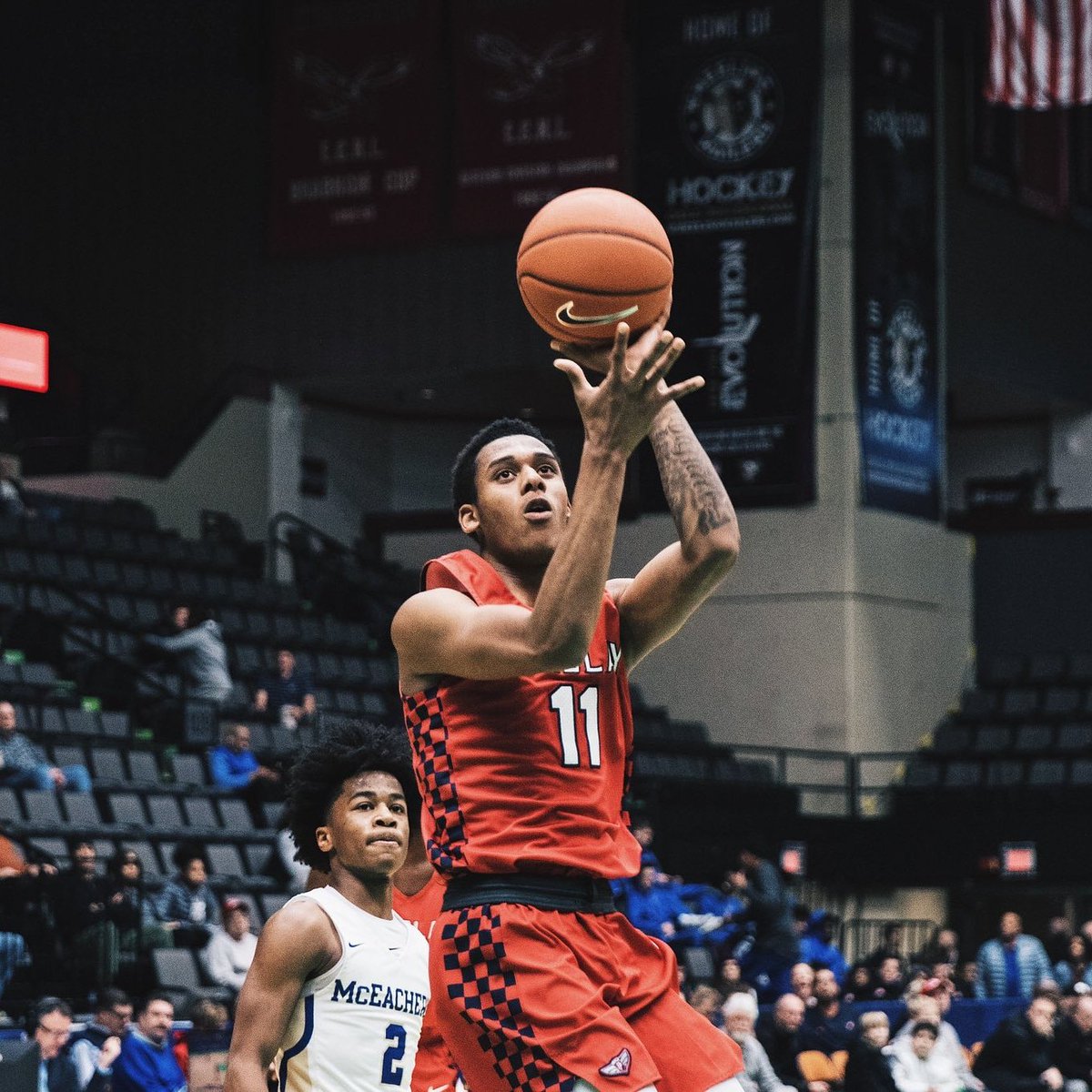 realprojectex's tweet photo. 2020 Taryn Todd last yr was playing at a local high in Toronto.  Went to the pangos camp and now is playing on ESPN for Findlay prep he's teams #2 scorer  doing it against the best! 
# 1 LA lumiere 
#2 MacEachern 
Hillcrest prep 
Sunrise Christian 
Bella Vista prep 
@trigonis30 https://t.co/Apl28RvgrB