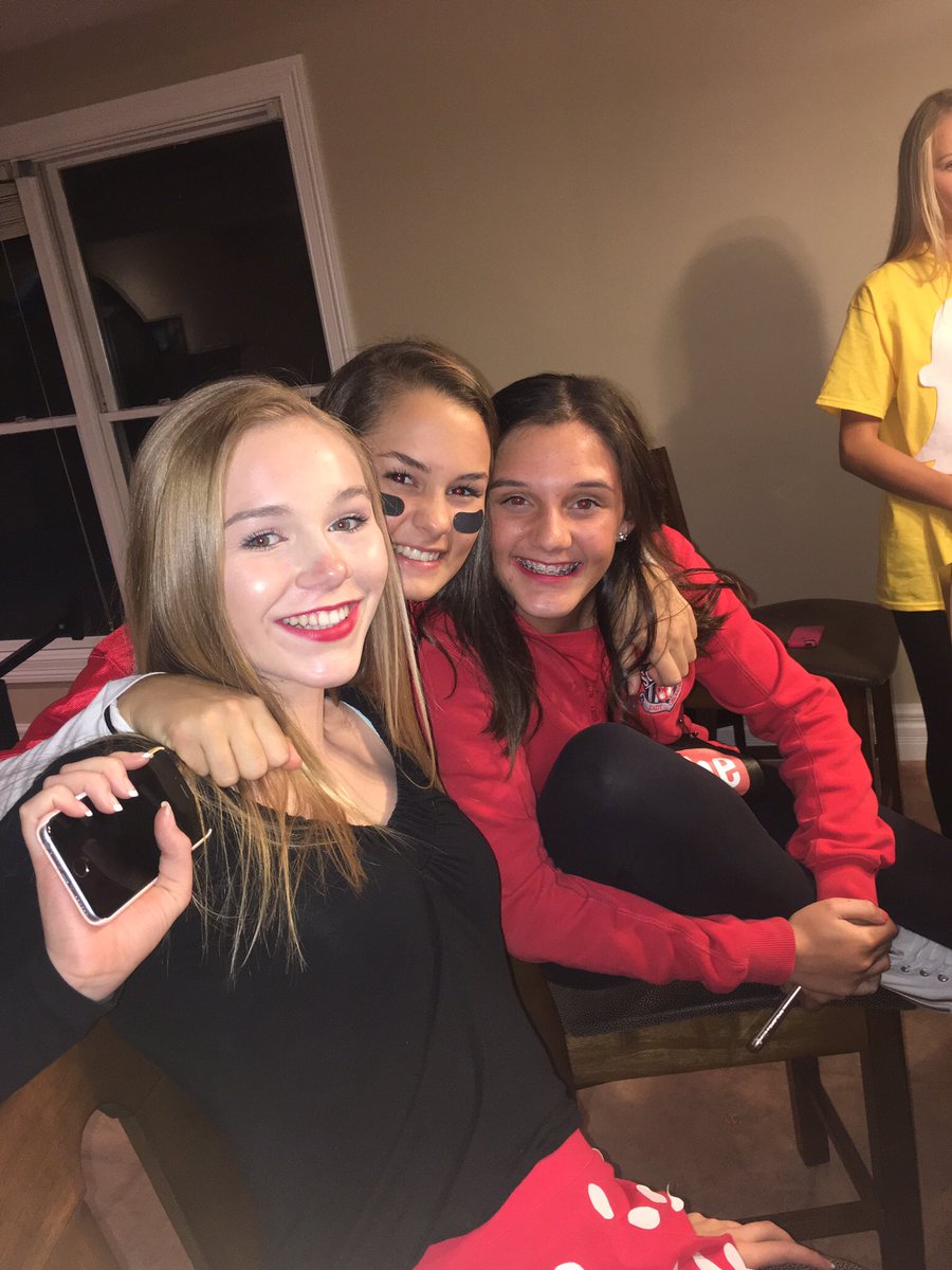 Happy birthday Emma!!! Love ya. Enjoy these cute pics 🤙🏼🤩💕 @hogannemma