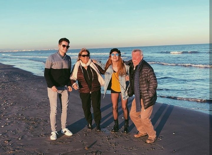 COLORADAMEDINA's tweet photo. Tem coisa melhor que familia ❤ desconheço https://t.co/yEnbvPjs5W