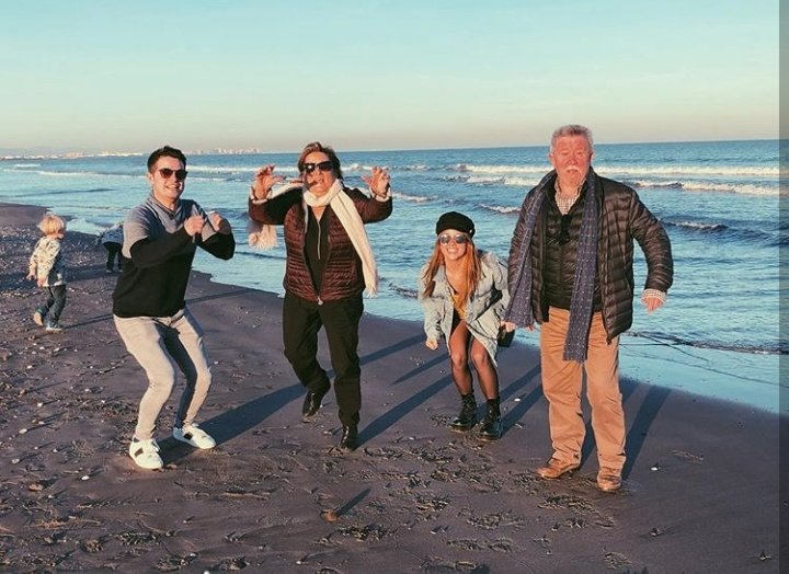 COLORADAMEDINA's tweet photo. Tem coisa melhor que familia ❤ desconheço https://t.co/yEnbvPjs5W