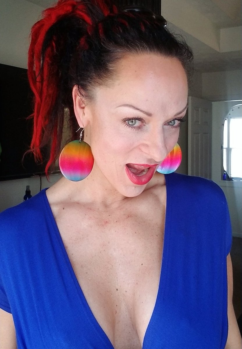 The_Chieftess's tweet image. Do you know how hard it was to get both of these hearings facing the right direction? 

I kept trying and giggling.

Diminishing #resistance

Creating #ALLOWANCE

It worked! Read: instagram.com/p/BsQdd0VnnHh/…

I #LOVE YOU💃🏿
#TheChieftess #MOTHER #BeHUMAN #LawOfAttraction #Goddess