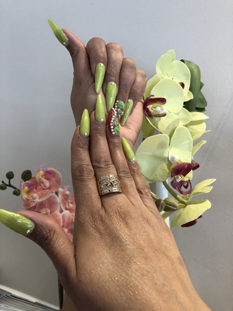 RumorHasItSpa's tweet photo. Perfect gift.... body, skin, nails, lashes, brows, Dip on Gel X Tips - no monomer , no acrylic, no fumes, Ombre Set....one stop shop #SPAPackage #dayspa #spaday #spagift #giftideas #gift #gifts #whattogift #giftsuggestions #bestspa #bestnails #3Dnails #naildesign https://t.co/x9ebNPtRZe