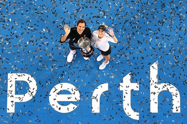 revista_tenis's tweet photo. Champions 🏆👋😄
#Federer #Bencic #HopmanCup #Perth #PicOfTheDay #RogerFederer #BelindaBencic #PerthArena #WesternAustralia #Switzerland🇨🇭 https://t.co/J3SgT3qsqF