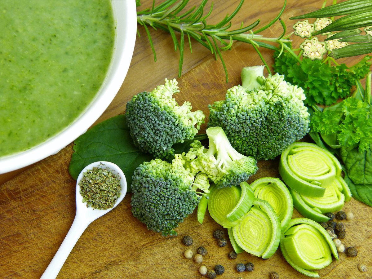 thisisadaeze's tweet photo. Day 1 Gift 1 of 7. Cruciferous Veggies - 1. cell protection from DNA damage, 2. inhibition of tumour blood vessel formation, and 3. assistance to inactivate carcinogens. Eg Broccoli, Wasabi, Cabbage, Kale, Bok Choy, Brussel Sprouts, Okra, Uziza, Utazi #EatHealthy #StayHealthy https://t.co/lzUVTsJkB5