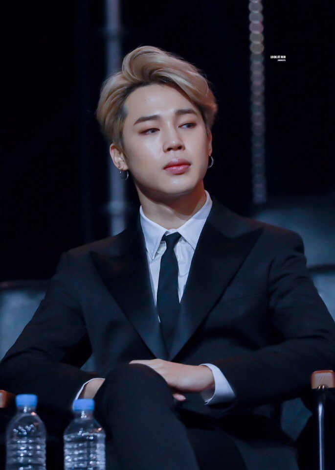 6AgustD9's tweet photo. #Jimin
P.. President Park Jimin? https://t.co/AM7pnkfpYJ