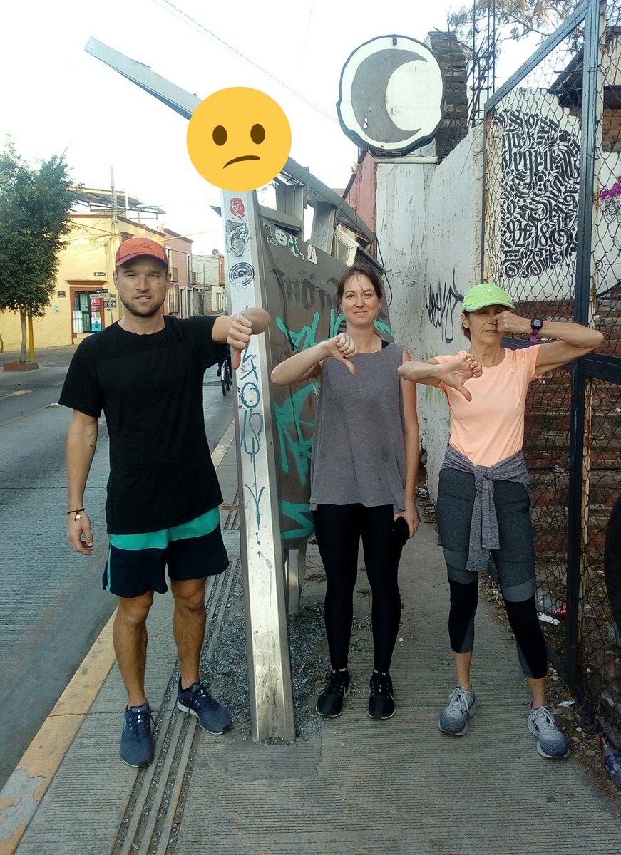 oaxruntours's tweet photo. #ReporteCiudadano 
Queremos banquetas TRANSITABLES en #Oaxaca. 
Estas paradas destrozadas impiden el libre paso.
Hoy, Ciaran (NZ), Amanda y Ruth (NYC) nos ayudan a concientizar nuestras autoridades.
@PeatonVigilante
@GobCdOax
@AtencionCdOax
@ComSocOax
@ComSegPubOax https://t.co/n7LiKWx1W6