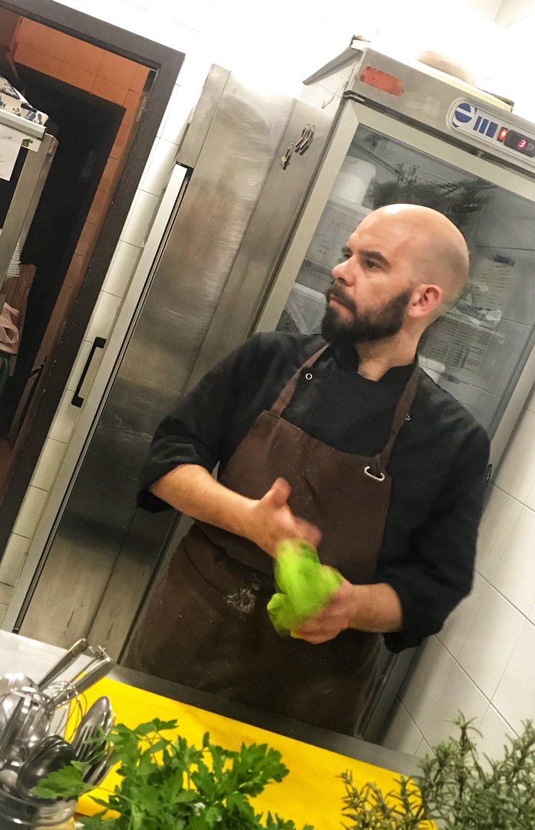 Este señor es <a href="/CaptainAkab/">Fédor Q.</a> . Es un cocinerazo del copon y lo hemos fichado para <a href="/lamalaje/">La Malaje</a> . 2019 promete. Mucho! #somosmalaje #alsur #feliz