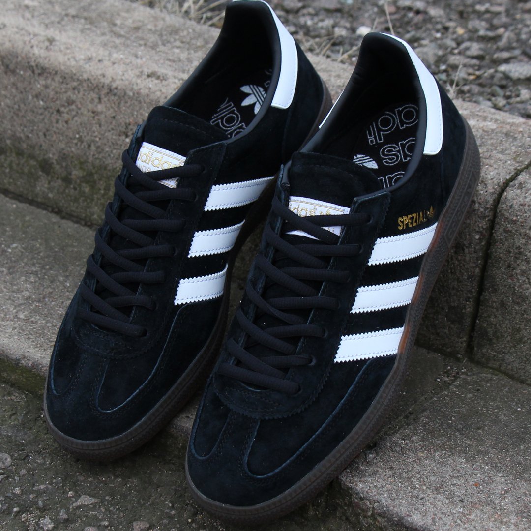 Cubeta ir de compras Supervivencia 80s Casual Classics on Twitter: "Now in at 80sCC. The Adidas Spezial  trainers are an identifiable classic style that became a popular terrace  fashion icon. Here in Black and White available in