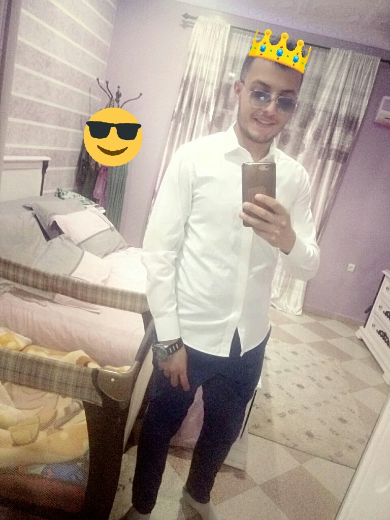 hamouch_oussama's tweet photo. Hhhh le roi  🍁🌐🍁 👑 
-#Algeria #beINAFC #EmiratesFACup @Cristiano @realmadrid #mufc #ZaynMalik #Bonjour2019 #ForçaBarça #follo4folloback #follobackforfolloback https://t.co/MawgQiylLi