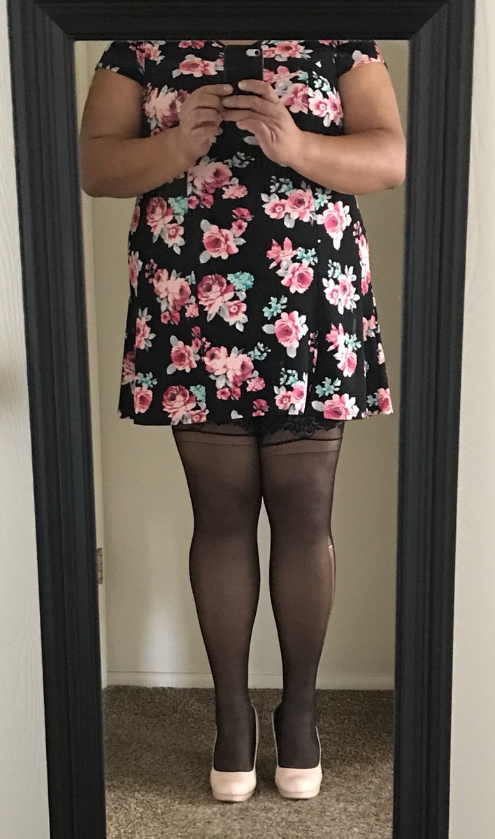 SissyCorinne's tweet image. OMG! I love this flower print dress. I feel so feminine!!! #Sissy #sissyslut #Sissytart #fem #goals #CD #Gurl #xdress