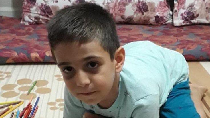 İskenderun'da ödevini yapmadığı için babası tarafından elektrik süpürgesi borusuyla dövülen 6 yaşındaki Mertcan Y. kurtarılamadı. İnsanlık bitmiş! Acıyı iliklerimde hissediyorum