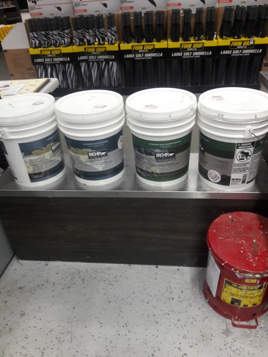 Andrea starting her day with a nice order on this slow Saturday morning at Pomona 6645 🤗🤗