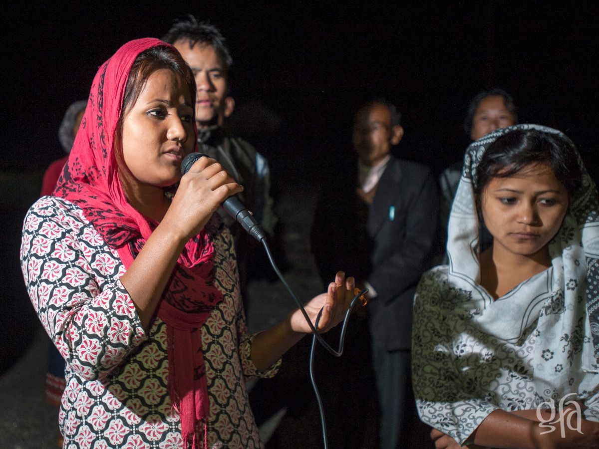 GFAWorld's tweet image. Pasha and her team travel to villages in their area, showing the Jesus film. Night falls, people gather to watch engrossed in the story of Jesus’ life. The team&apos;s available to talk and pray with people then before they go home. Finally, at midnight, the team returns to their home