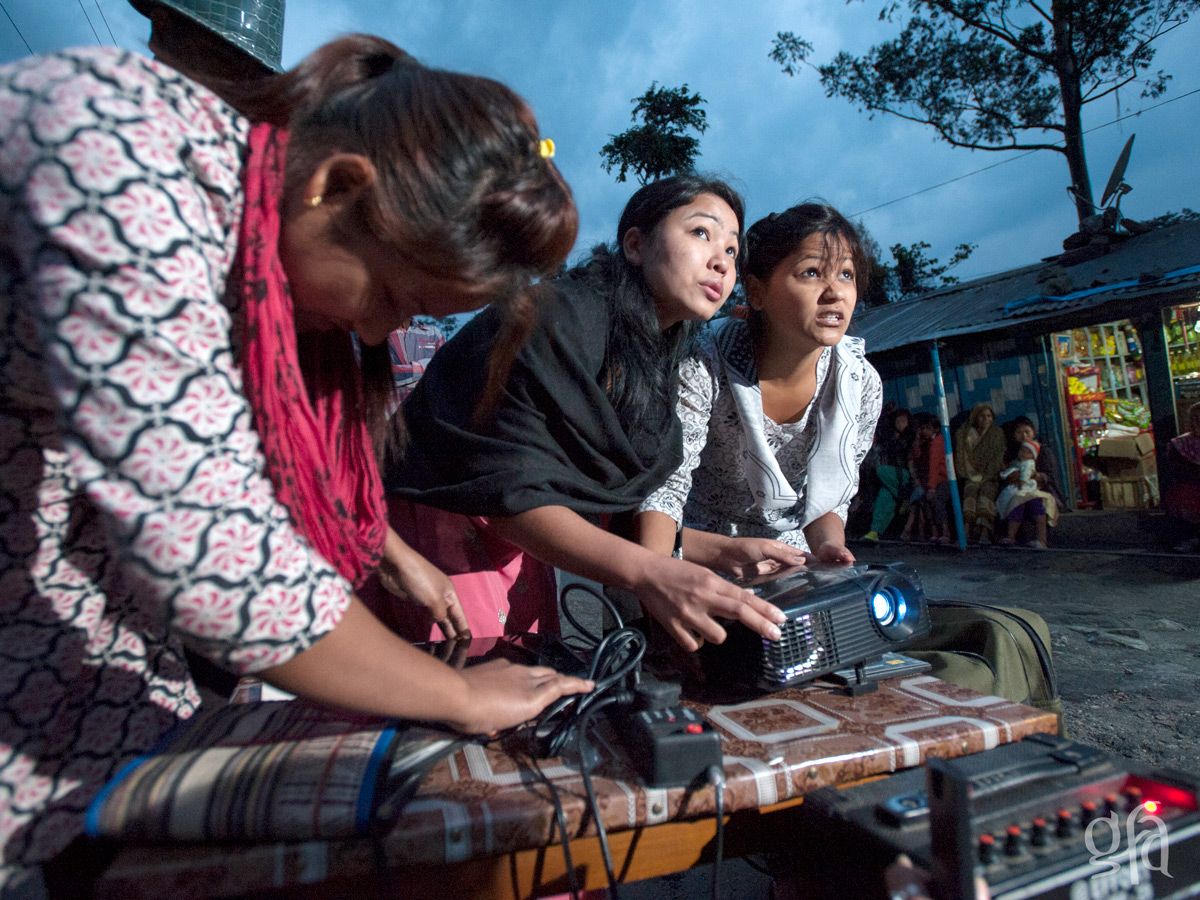 GFAWorld's tweet image. Pasha and her team travel to villages in their area, showing the Jesus film. Night falls, people gather to watch engrossed in the story of Jesus’ life. The team&apos;s available to talk and pray with people then before they go home. Finally, at midnight, the team returns to their home