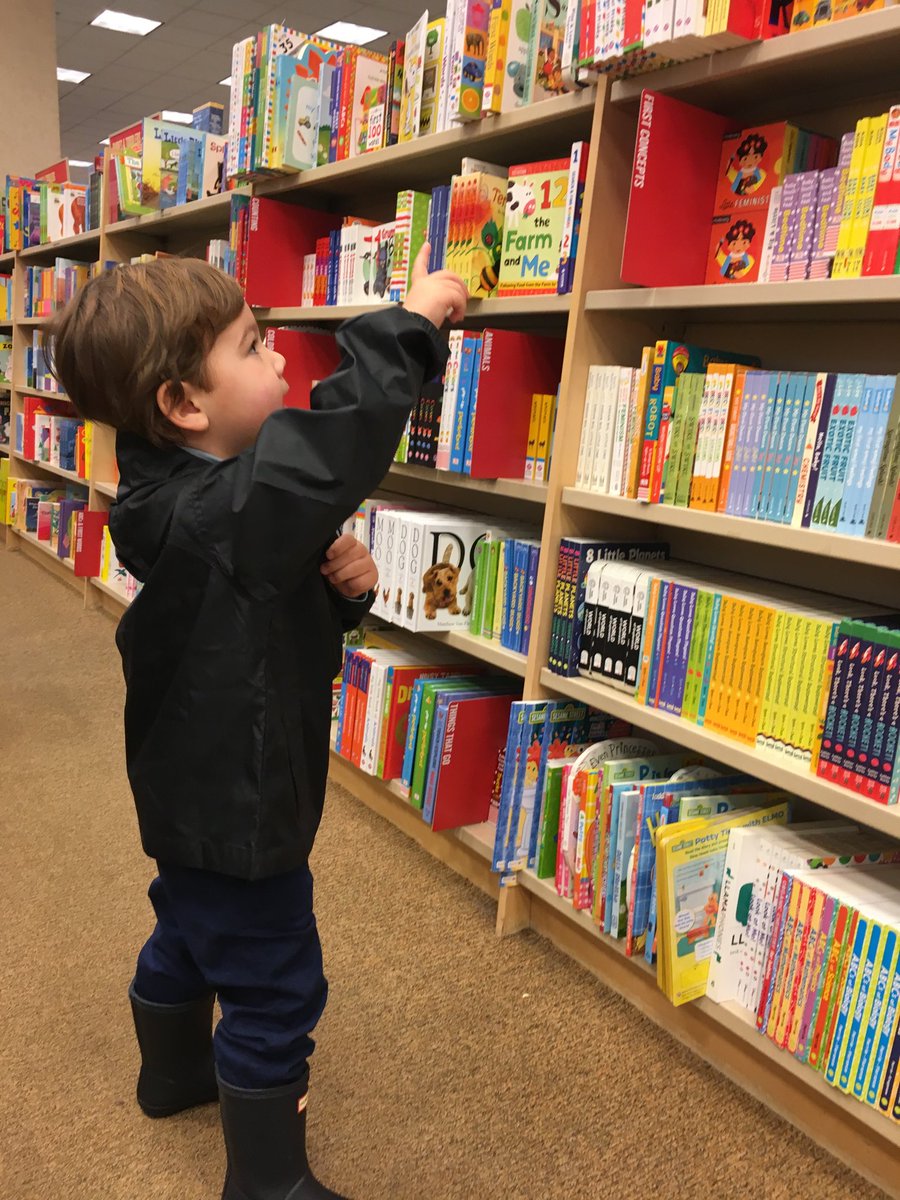 I want that one! #AACPSReadWithMe ⁦<a href="/HillsmereESAACP/">HillsmereESAACPS</a>⁩