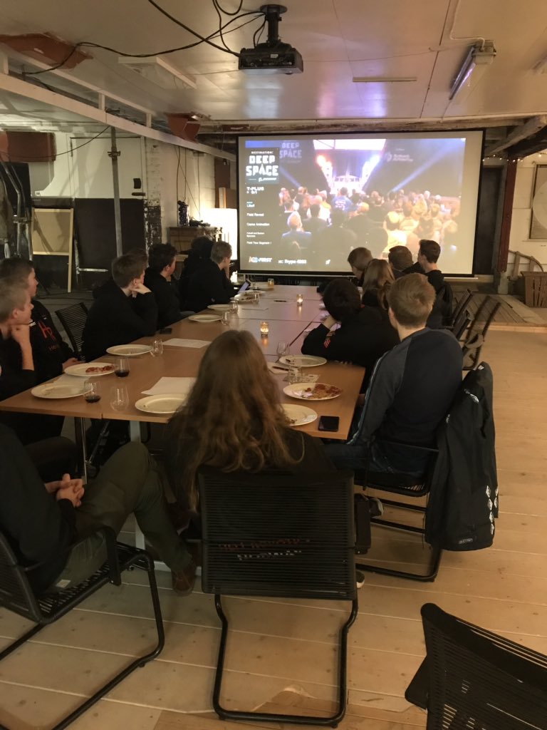 tschiefloe's tweet image. #hellrobotics is carefully folowing the live #DeepSpace #kickoff in the #firstroboticscompetition #FRCKickoff