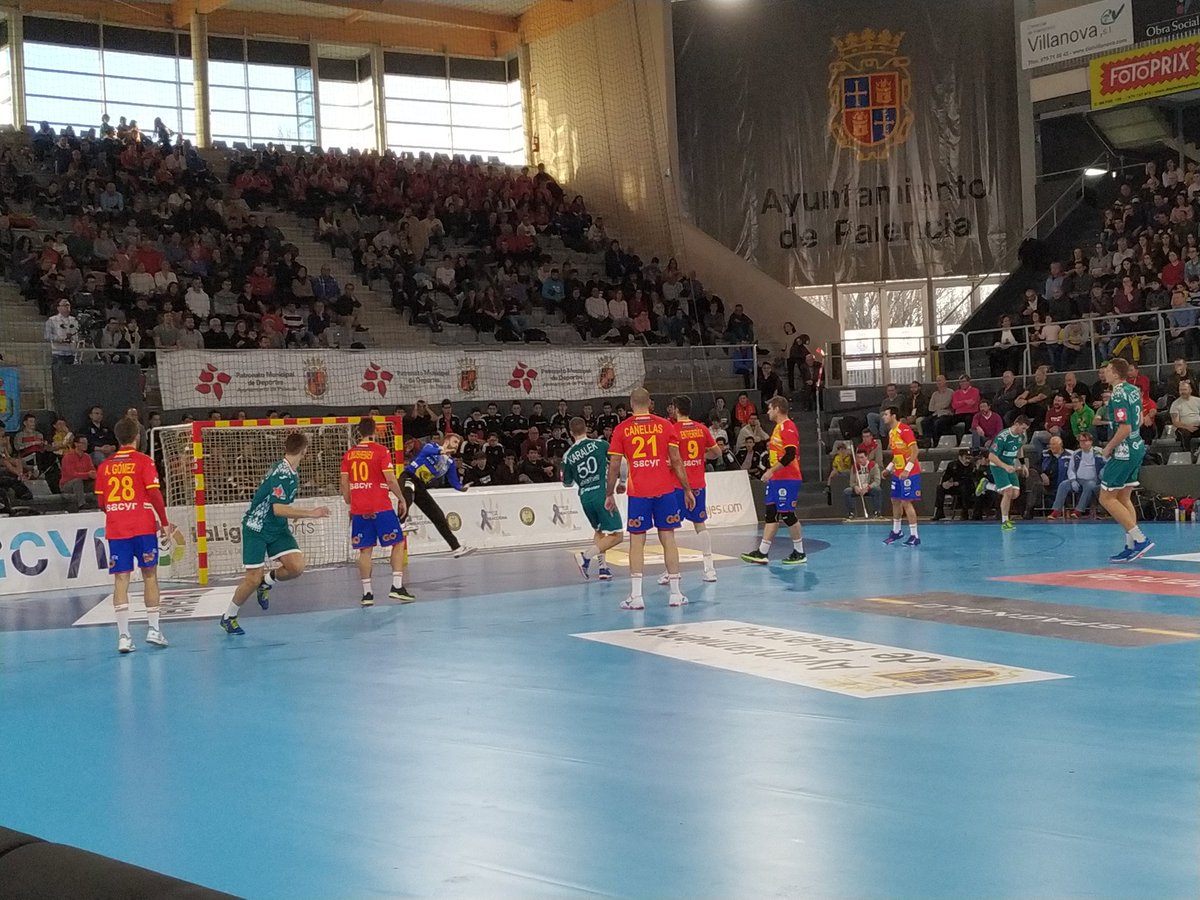 GacetadeCYL's tweet photo. Tiempo muerto en el pabellón Municipal de #Palencia 
🇪🇸 7-6 🇧🇾
#TIE2019Palencia @RFEBalonmano https://t.co/8n2EWm6Oik