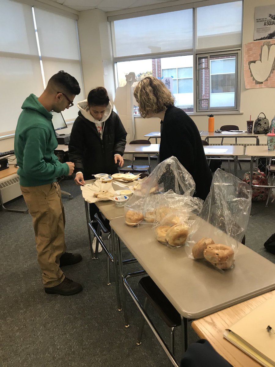 MrReinhardtHHS's tweet photo. It was great to get back into it at school after the holiday break! The E Block bagel party with @RonniesBagels made it even better!

Glad I could introduce NJ bagels to these Massachusetts students! https://t.co/bHtn9ccMxA