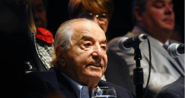 Deprimido. Perdió el control político del gremio y no lo recuperó ni con chequera ni con la PFA. Habla todo el tiempo de un tal Ramón y lo llama. Crítica a los suyos por "inútiles". "Si no pido la federal siguen ahí". Guberman fuera de juego por de salud. Los otros de trolls.