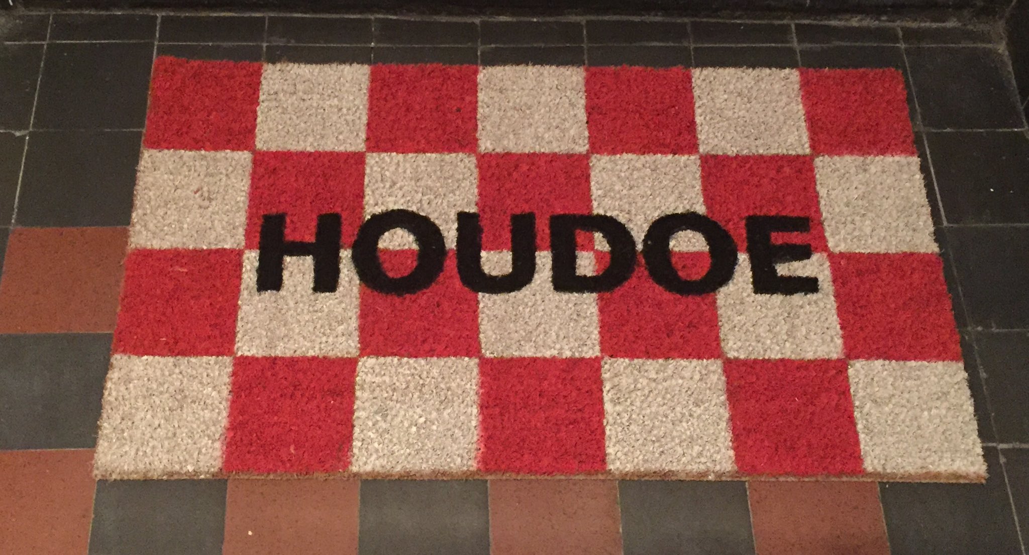 werkplaats Tragisch Afkorting Roeland Roovers on Twitter: "Nieuwe deurmat #houdoe  https://t.co/ewCfPsVkWy" / Twitter