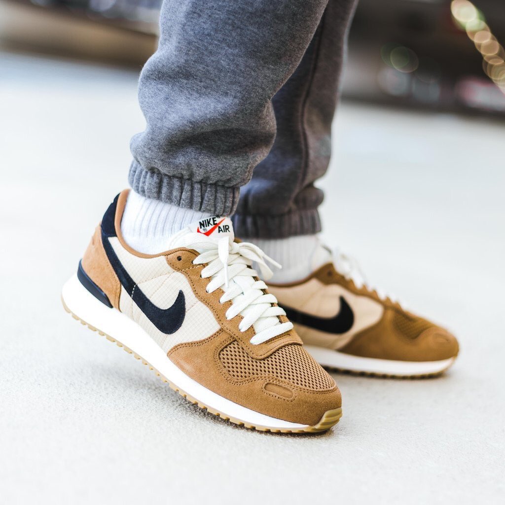 nike air vortex golden sand