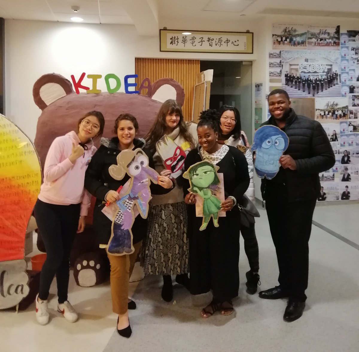 Our students are settling well into Hong Kong! They have already met their host families and are beginning to visit local schools.