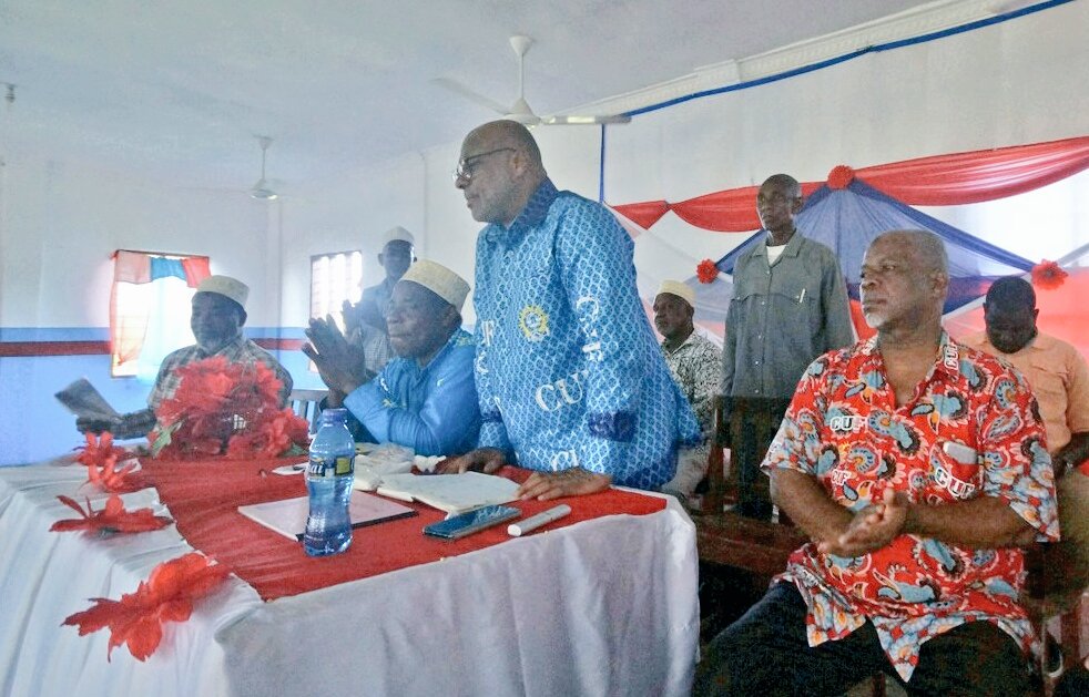 IsmailJussa's tweet photo. Naibu Katibu Mkuu wa #CUF -Zanzibar, Mhe. Nassor Ahmed Mazrui @MazruiNassor jioni ya leo amekamilisha siku ya kwanza ya ziara yake ya kiutendaji katika Mkoa wa Kusini Pemba kwa kukutana na Viongozi wa Chama wa Wilaya, Majimbo na Matawi kutoka katika Wilaya ya Chake Chake. https://t.co/nKbdLRgINy