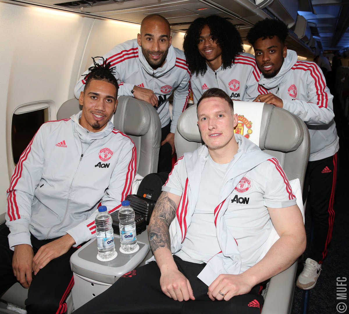 ManUtd's tweet photo. 🏴󠁧󠁢󠁥󠁮󠁧󠁿 MAN
             ↘️
                DWC 🇦🇪 https://t.co/ywdOHS0aFB