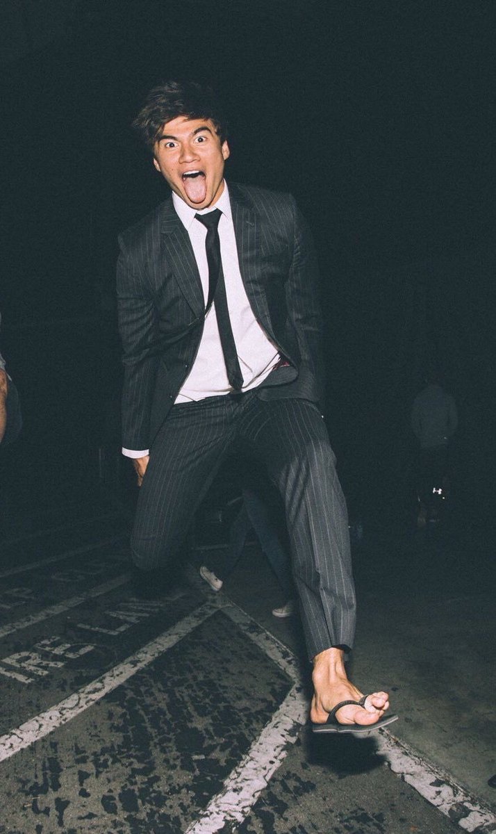 Logan5SOS's tweet photo. Calum will forever be my fashion inspiration https://t.co/LD3rGHP5nV