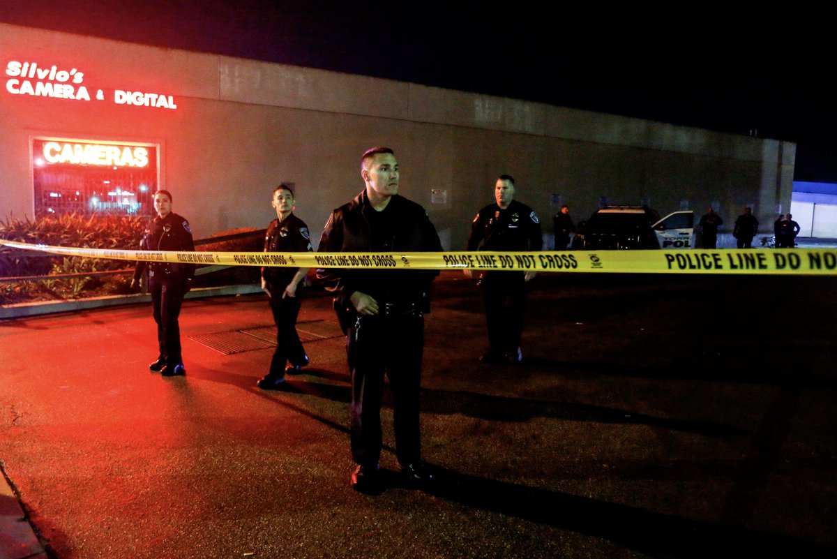 yahoophoto's tweet photo. PHOTOS: Several people fatally shot at a Los Angeles-area bowling alley 📷 by @mario_tama /@GettyImages Images - Ringo Chiu/@Reuters - https://t.co/9GxQzl95iJ #Torrance #torranceshooting https://t.co/ujn0YCc1OO