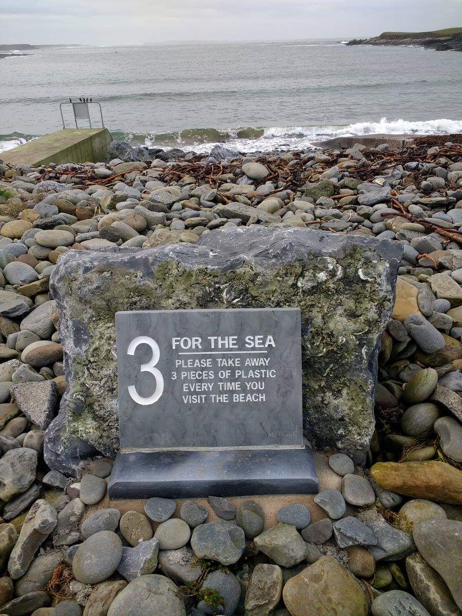 Rushy548's tweet photo. It would be great to see more of these strategically placed on our local beaches! Pick up plastic on the beach &amp; dispose of responsibly  @MorecambeBayUK @BoatPicsLancs @FightThePlastic @PlasticEveryday @PlasticPollutes #plasticpollution #ourworldisworthsaving https://t.co/HRGuXF02UW