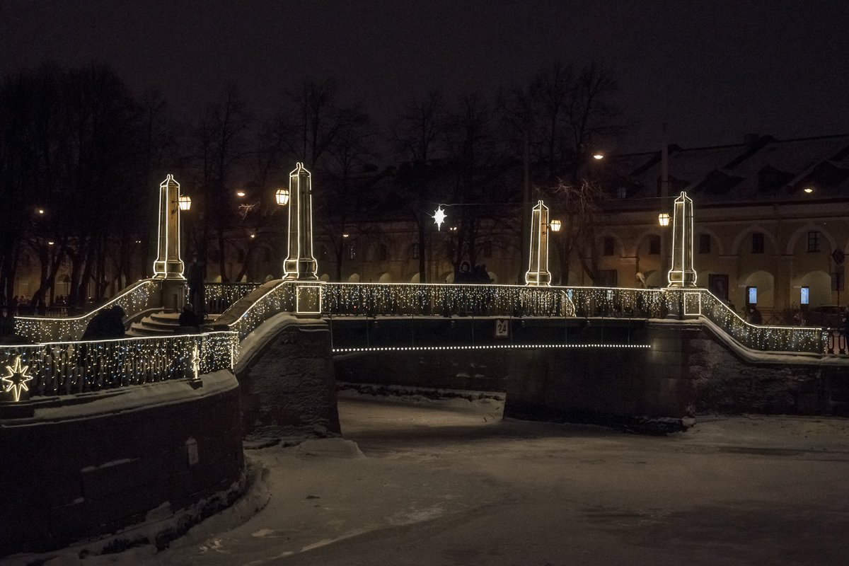 sersels's tweet photo. Семимостье. Санкт-Петеррбург. Январь, 2019.
#Семимостье #СанктПетербург #зима #подсветка #огни #Semimostie #SaintPetersburg #winter #illumination #lights #SonyA900 #SonyAlpha https://t.co/riQzhlF9zk