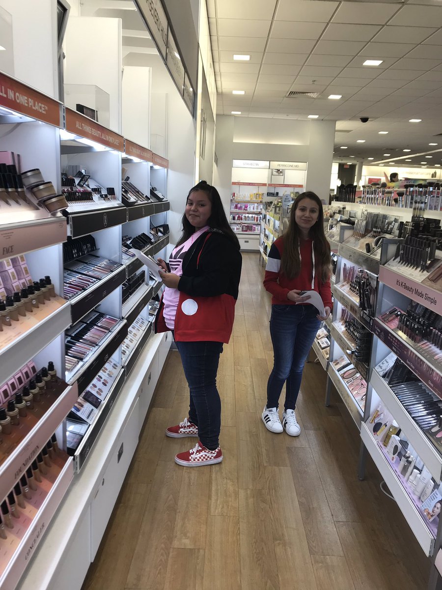 ArsCenter's tweet photo. #interSession2019 Makeup 101 https://t.co/GGr2j5Yb9B