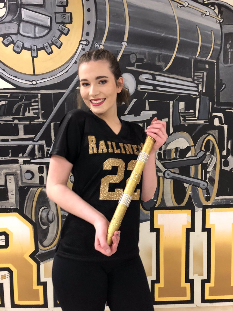 Junior <a href="/greenmeya/">Meya Green</a> nominated sister freshman <a href="/EllyGreen16/">Elly Green</a> to be the next spirit stick member ✨Meya said that Elly is usually really lazy but works really hard when it comes to dance. She said she’s a little bias but she had to give it to her sister! We love you Elly!