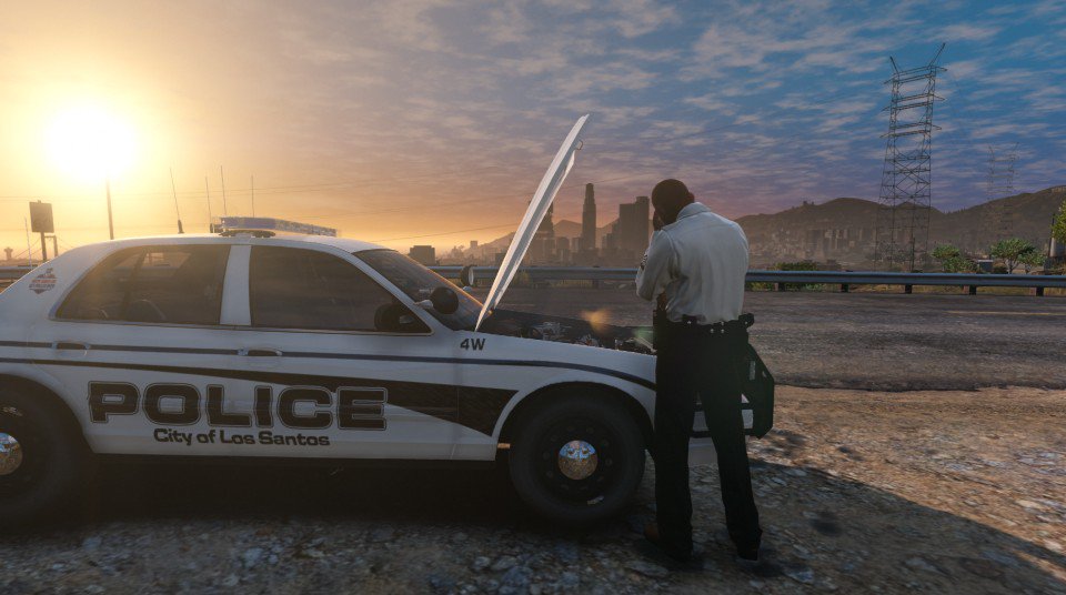 PrescottsCorner's tweet photo. Thought I take the good ol' CVPI for a ride on todays shift. Did not get very far #breakdown #backtotheshop #lspd #lossantos #ford #overheating #projectasgardrp @_FiveM https://t.co/FwfdljEfBj
