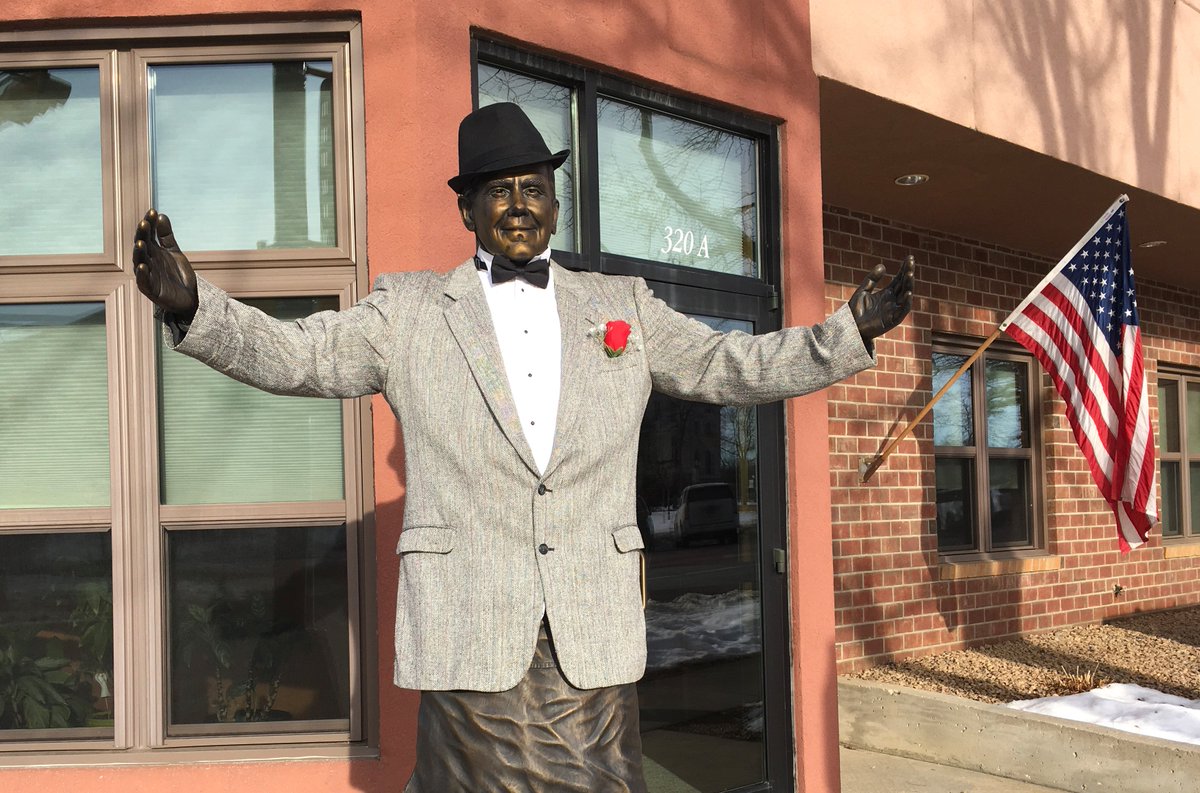 Gov. Robert Vessey, South Dakota's 7th Governor, salutes Kristi Noem as she becomes the state's 33rd Governor - and its first female Governor - today. (The Vessey statue stands near the <a href="/SDRetailers/">SouthDakotaRetailers</a> building in Pierre; Vessey was one of nine founders of the group in 1897.)
