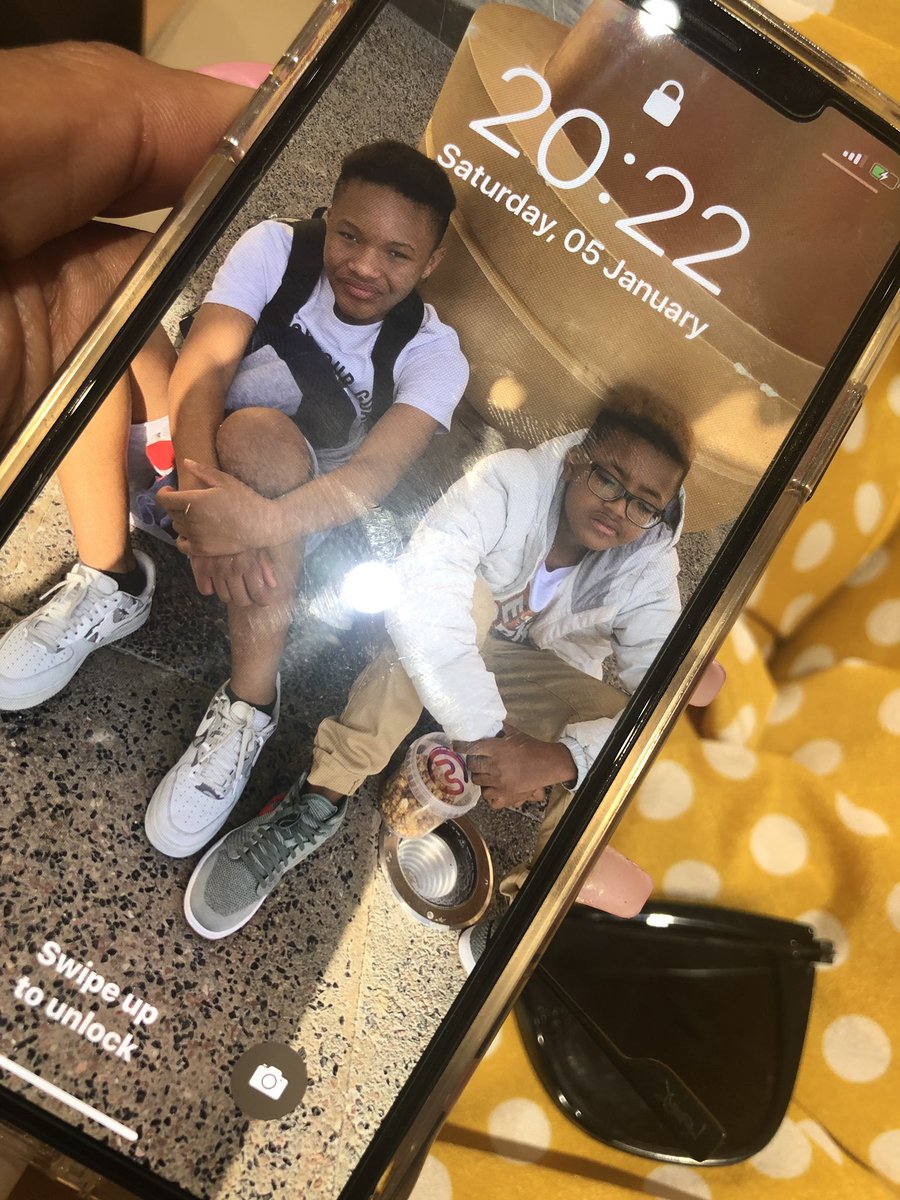 Bonang's tweet photo. I found a cellphone in the ladies restroom at Sandton City. I’m hoping someone will call it... but, here’s the wallpaper. If this is your phone, please DM me. ❤️🙏🏽 https://t.co/Hul58ZQoFI
