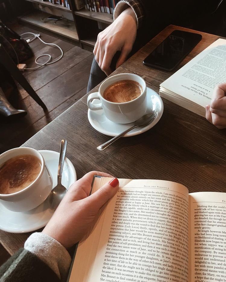 there's no better combination than coffee and books ☕️
