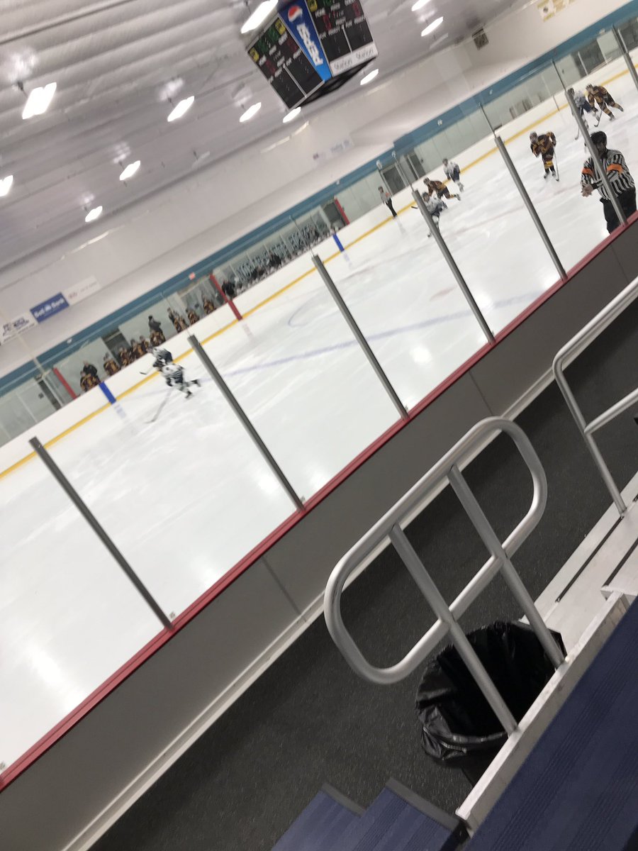 _jakebryant's tweet photo. @fshactivities go girls hockey! https://t.co/F9O020NOzp