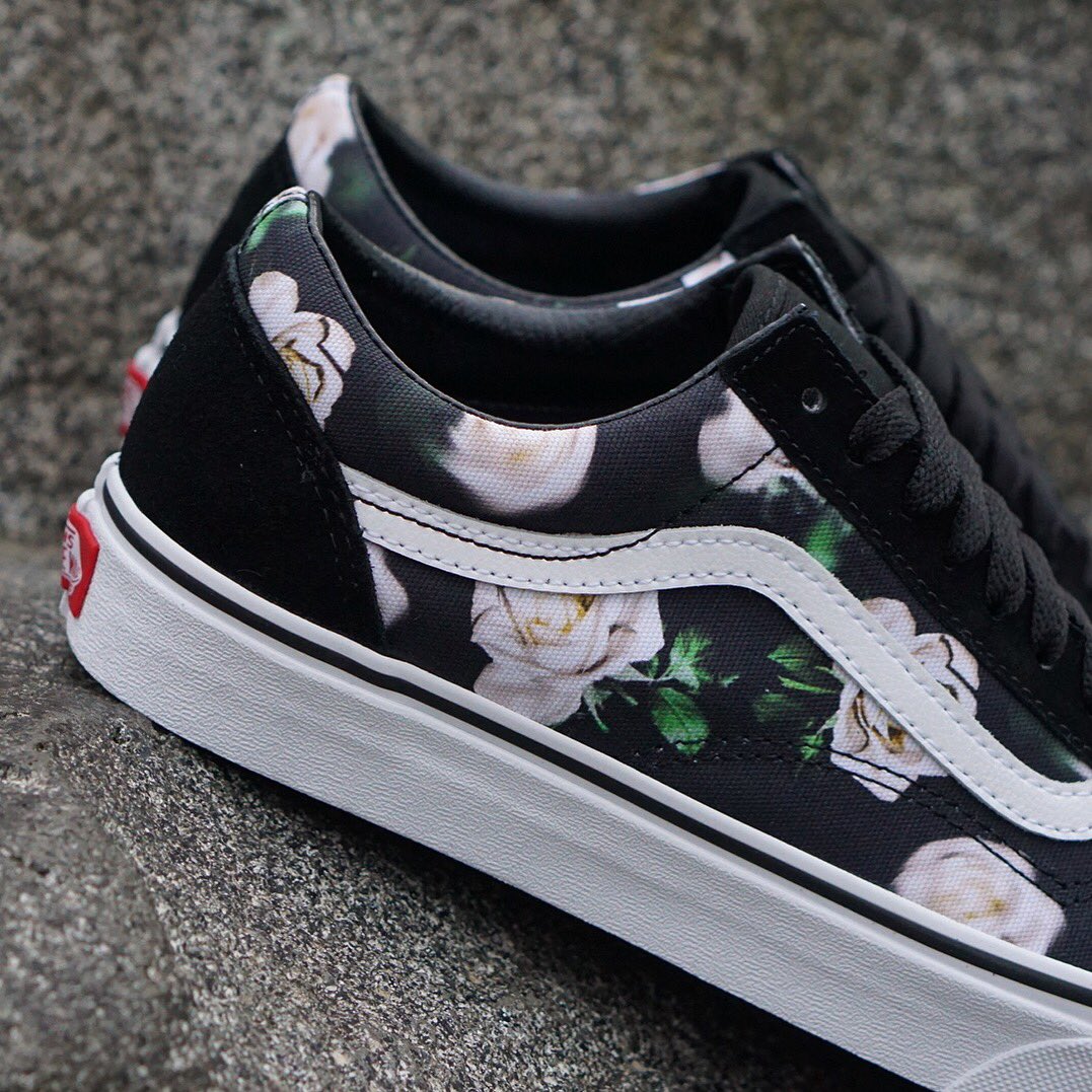 vans old skool romantic floral sneaker