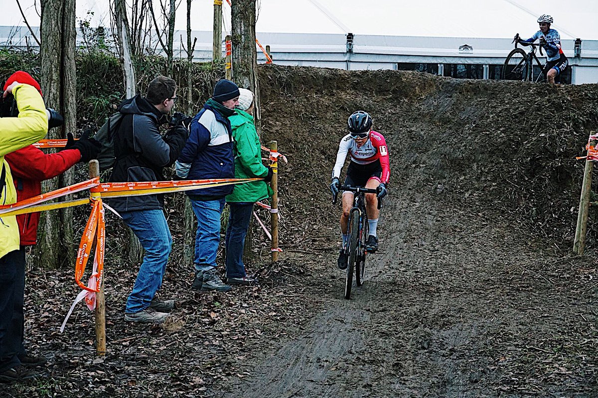 AnnaKay_3's tweet photo. Yas!! Super happy with my 7th today at #cxGullegem 🇧🇪➡️🇬🇧Now let’s see if I can defend my leaders jersey @ the last rd of the National Series tomorrow!!✅💚 

Thanks too @teamEXFO @ChallengeTires @Experza @LouisVerwimpBV @GripGrab @Outwear #experza 👌
📸 https://t.co/kMIKd1ldmp