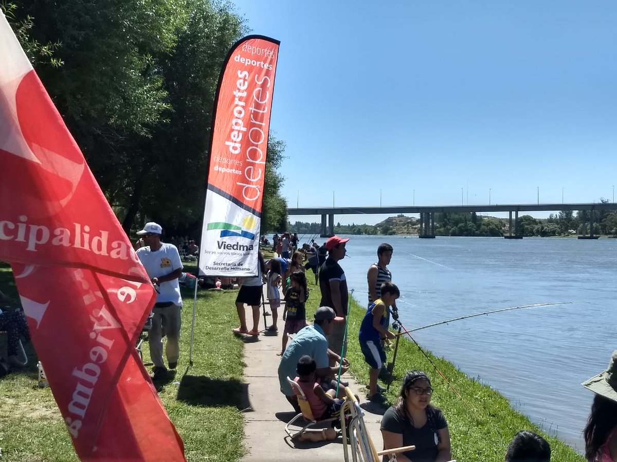 MuniViedma's tweet photo. 🐟 ¡ LOS CHICOS YA ESTÁN DE PESCA EN RÍO NEGRO!

👧👦 Cien pescadores y pescadoras participan de concurso infantil de pesca de carpas y bagres en la zona del Barco Hundido 🎣 #MuniViedma #Verano2019 https://t.co/vW8TLNWT9x