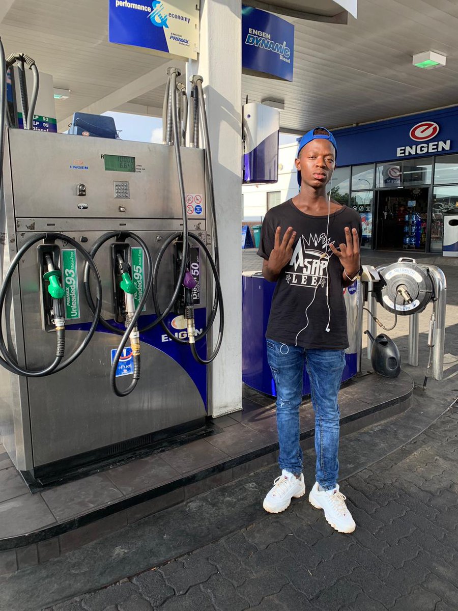 OfficialAsapLee's tweet photo. "Drip Too Aggressive It's Fucken Angry Nd Shit, Classes nd Session Cause You're Amature Bitxh" ⛽🚨🔥 https://t.co/mSjXMKTkB9