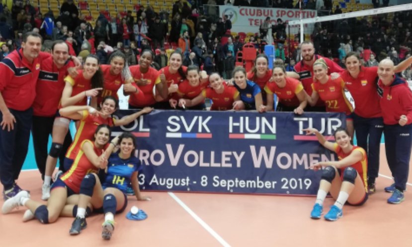 luisbeltri's tweet photo. La selección española femenina de voleibol (@RFEVB @iberdrola) consigue importante triunfo por la mínima (2-3) en Rumanía y sella su pasaporte para Campeonato Europa, tras seis años de ausencia. Felicidades, chicas! Felicidades @PatriSuarez_1 (@CVHaris) https://t.co/1UFsnOf5eT https://t.co/lpRhDoKITS